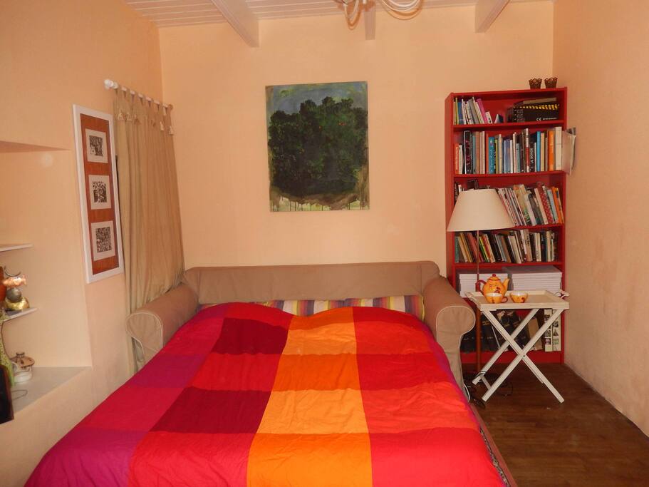La chambre chaleureuse.