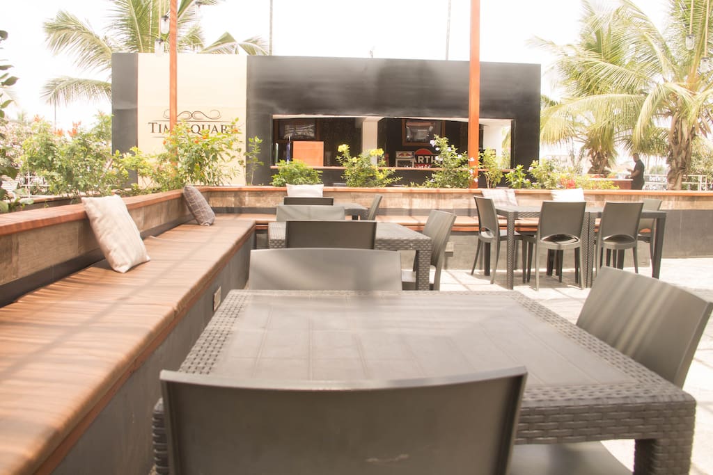Poolside bar and restaurants
