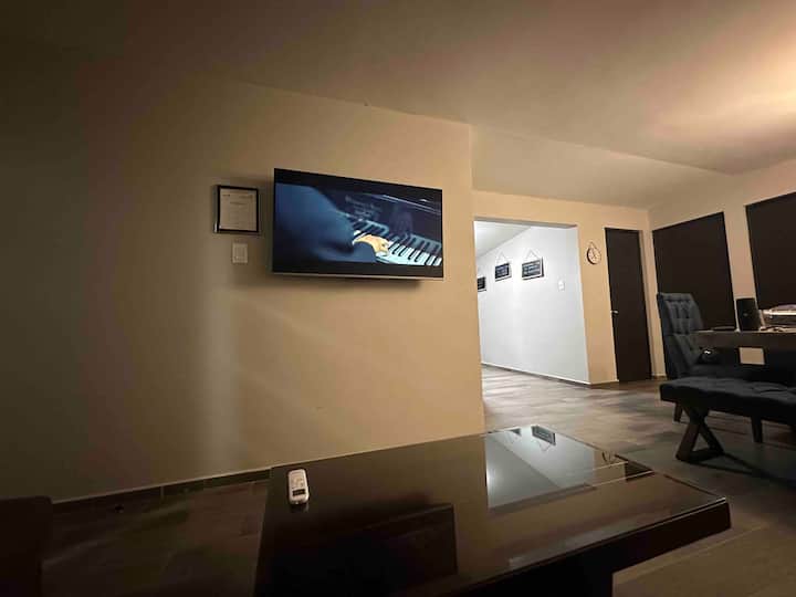 Casa-a 8 Min Del Centro Con A/c Y Cochera Privada - San Luis Potosí