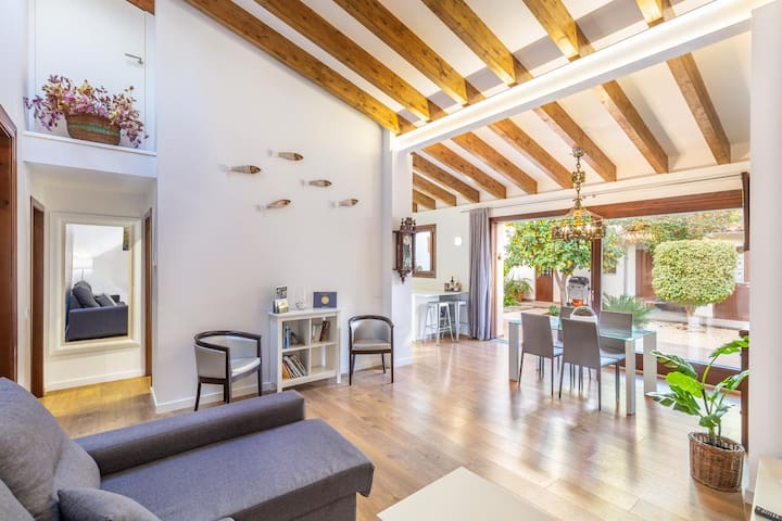 Bessones II: House with garden in central Palma