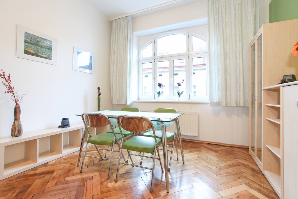 Essen oder Arbeiten in angenehmer Atmosphäre