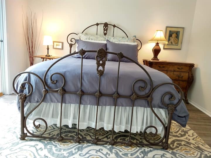 山坡景观客房标准双人床