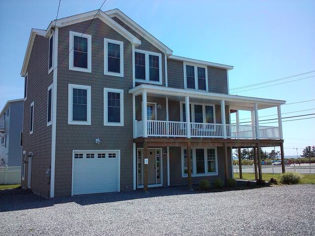 Across from Scarborough beach 8 bed gallery image 5