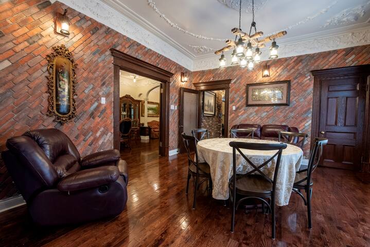 Montreal Chateau. gallery image 2