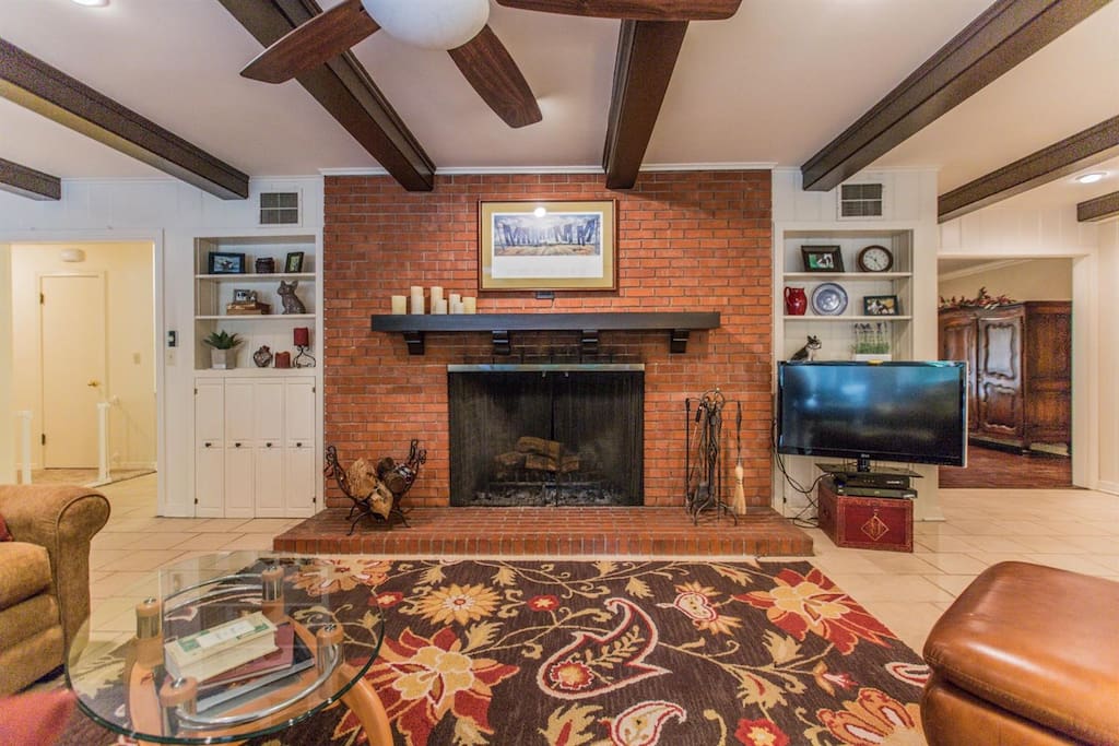 Cozy fireplace and comfortable for movie watching!