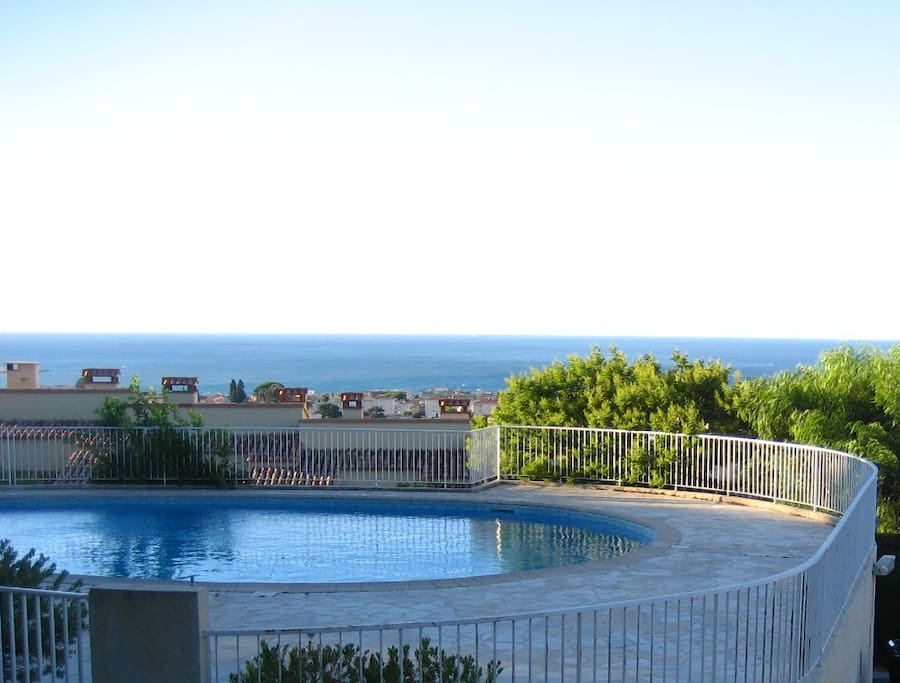 Panoramic view on the Baie des Anges from the terrace