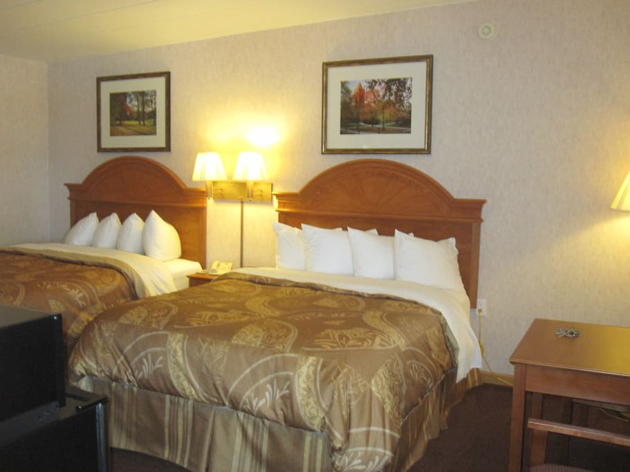 2 Queen Beds