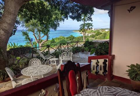Hostel Omar and Maritza. With ocean views.