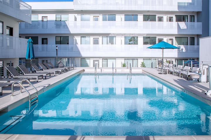 URBAN Modern Condo in the Gulch 2 BDR/2 BA