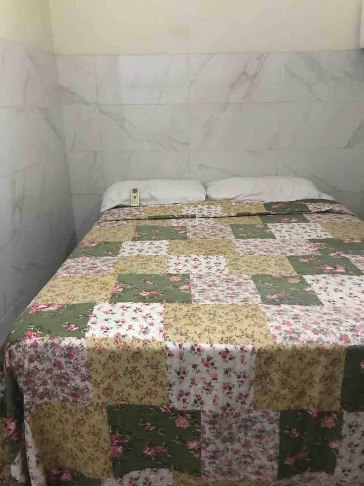 2. spavaća soba u prizemlju
Apartman s klima-uređajem s bračnim
 
krevetom