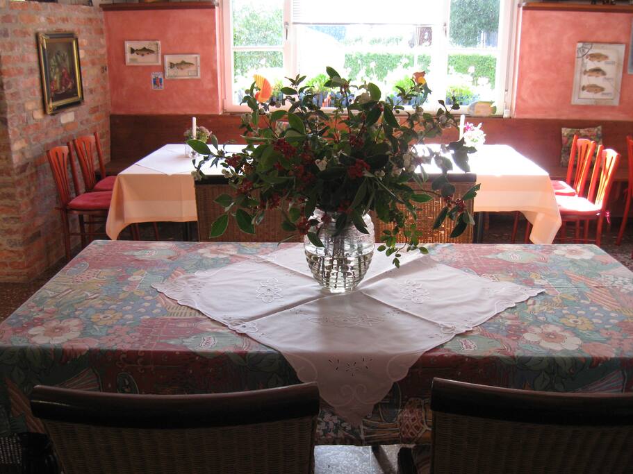 Captainstisch im Restaurant