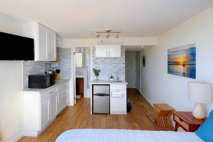 Designer Studio 2206 W/sweeping Panoramic Views - Honolulu, HI