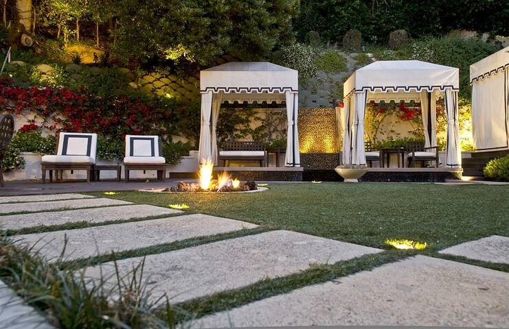 Celebrity Hollywood Hills |4B| Pool| Movie Theater gallery image 3