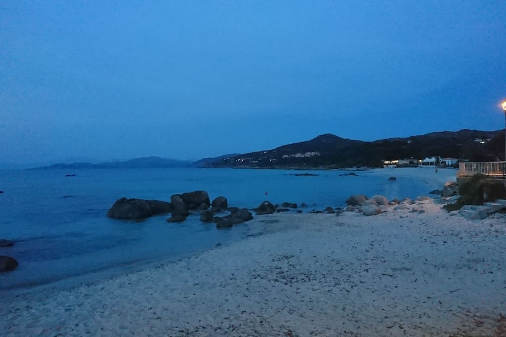 A quelques pas de la plage d'ile rousse