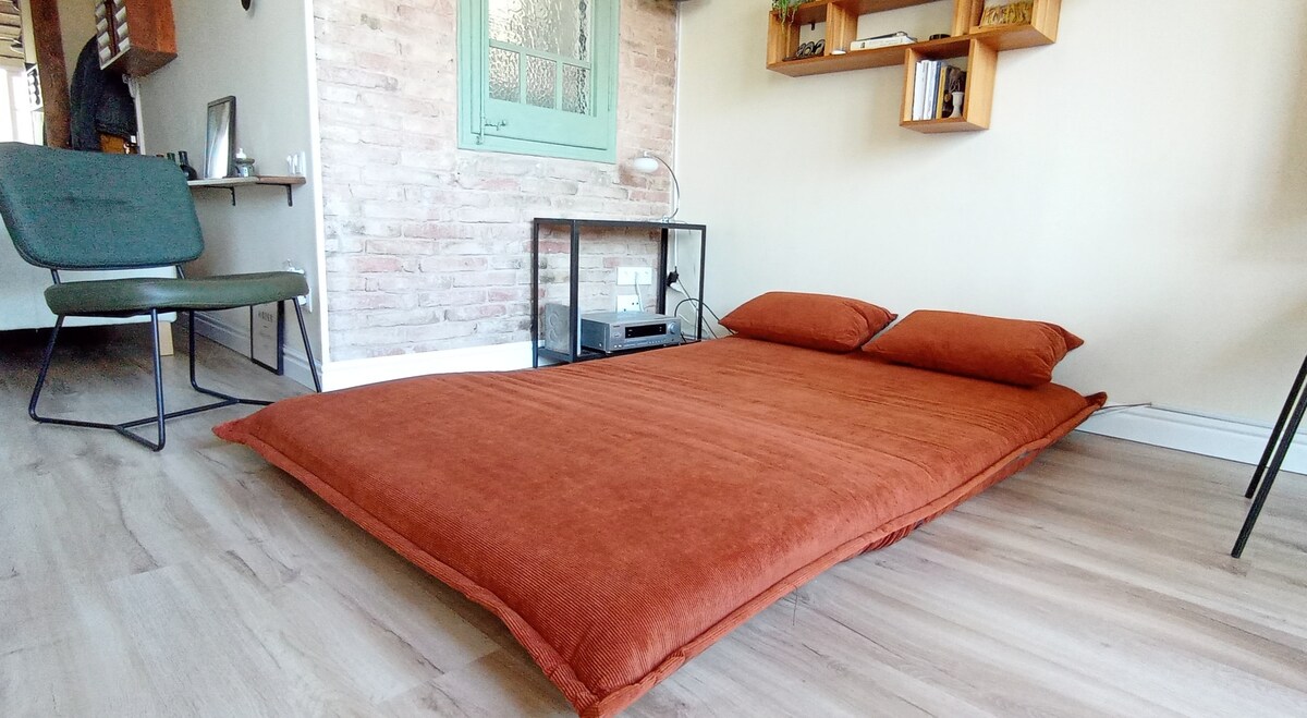 Top performing Airbnb: Bright apartment with terrace & spectacular views in El Poble Sec