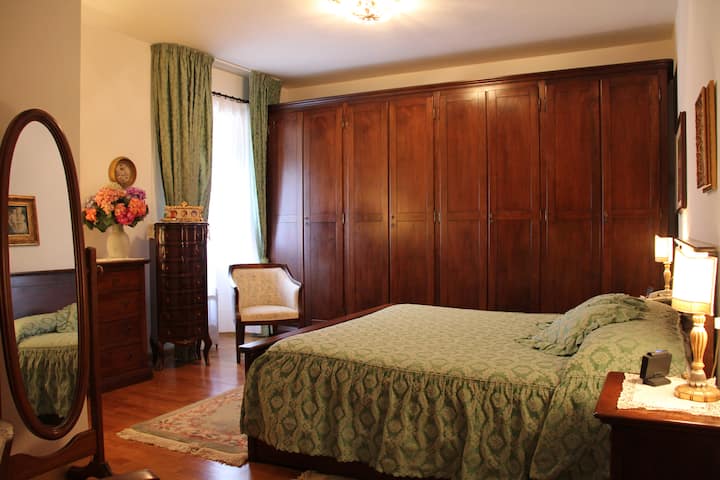 Dhomë gjumi me banjë private