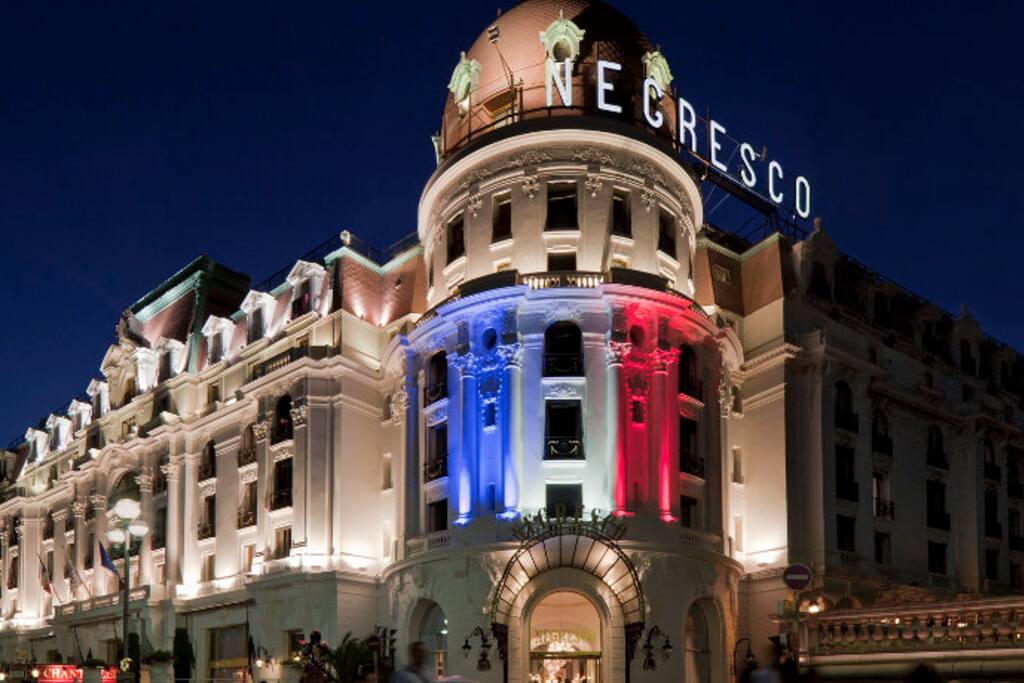NEGRESCO AT NIGHT