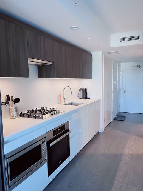 Popular Airbnb listing: Modern, lovely Studio in Central Richmond in City Centre