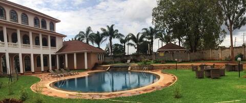 Ridgeway's ART-Villa "Puzir'ka" - 4 br