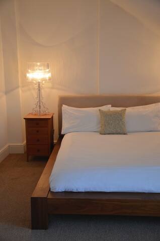 Amazing Royal Mile Apartment. gallery image 4