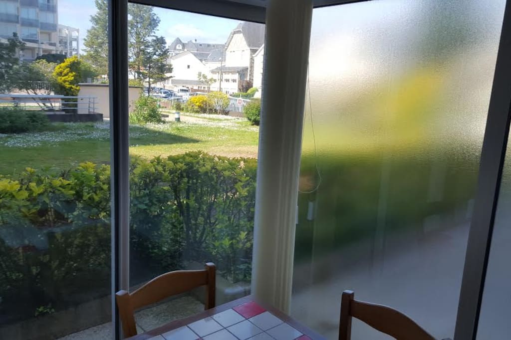VÉRANDA AVEC VUE JARDIN + PETITE TERRASSE PRIVÉE