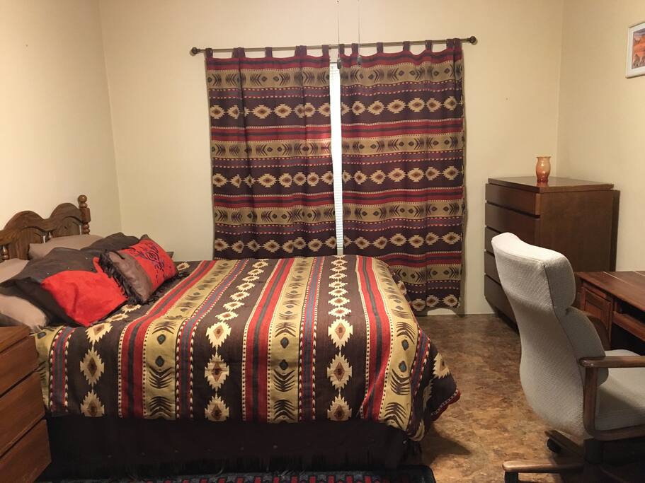 Room 5 Queen Bed
