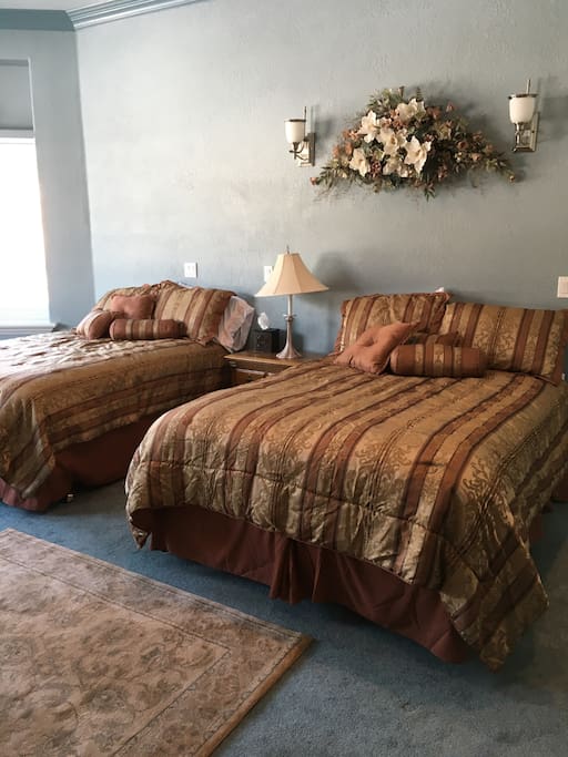 B & D Suite with 2 beds