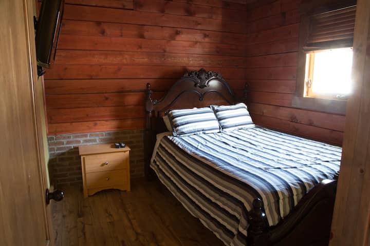 ห้องนอนควีนไซส์แรก