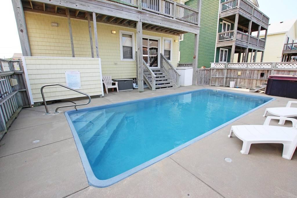 Bench,Balcony,Sink,Pool,Water