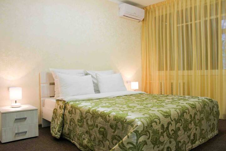 A Sunny And Roomy 1 Bedroom, Perfect For Couples