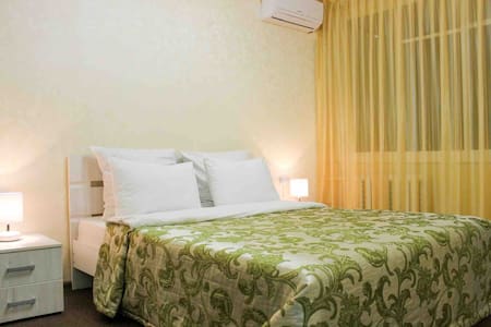 A Sunny And Roomy 1 Bedroom, Perfect For Couples