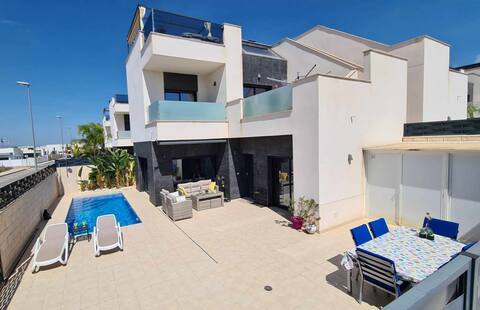 Modern beautiful villa with pool & large garden