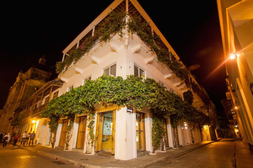 Fachada de nuestro hotel.