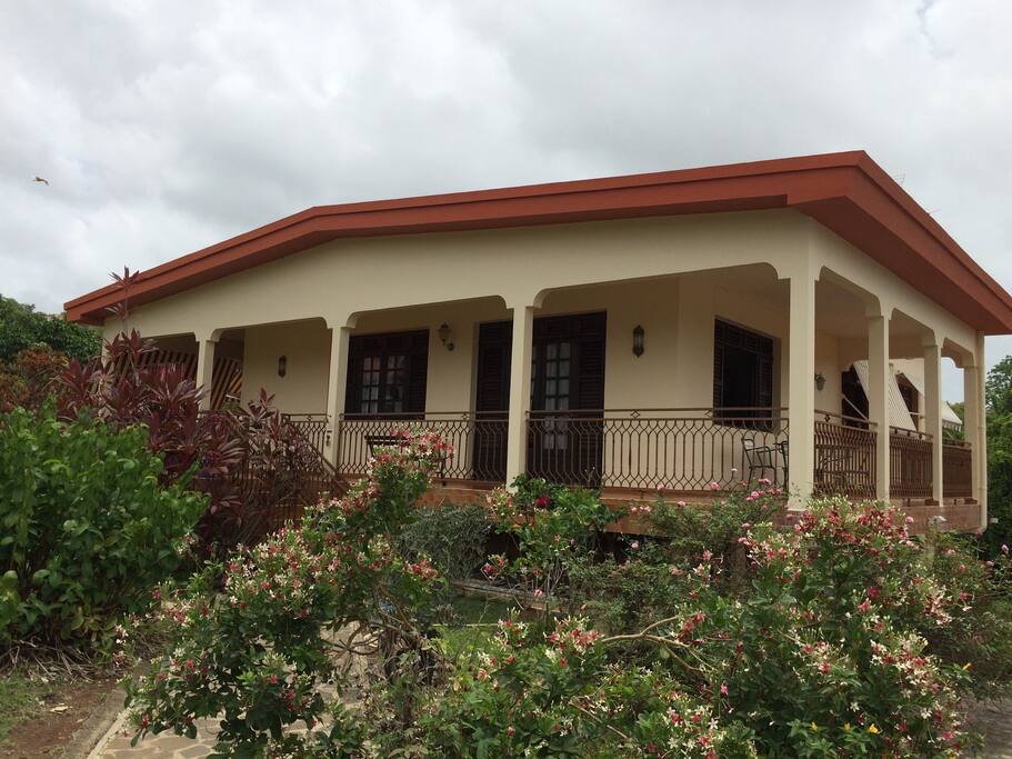 La villa où se trouve l'appartement