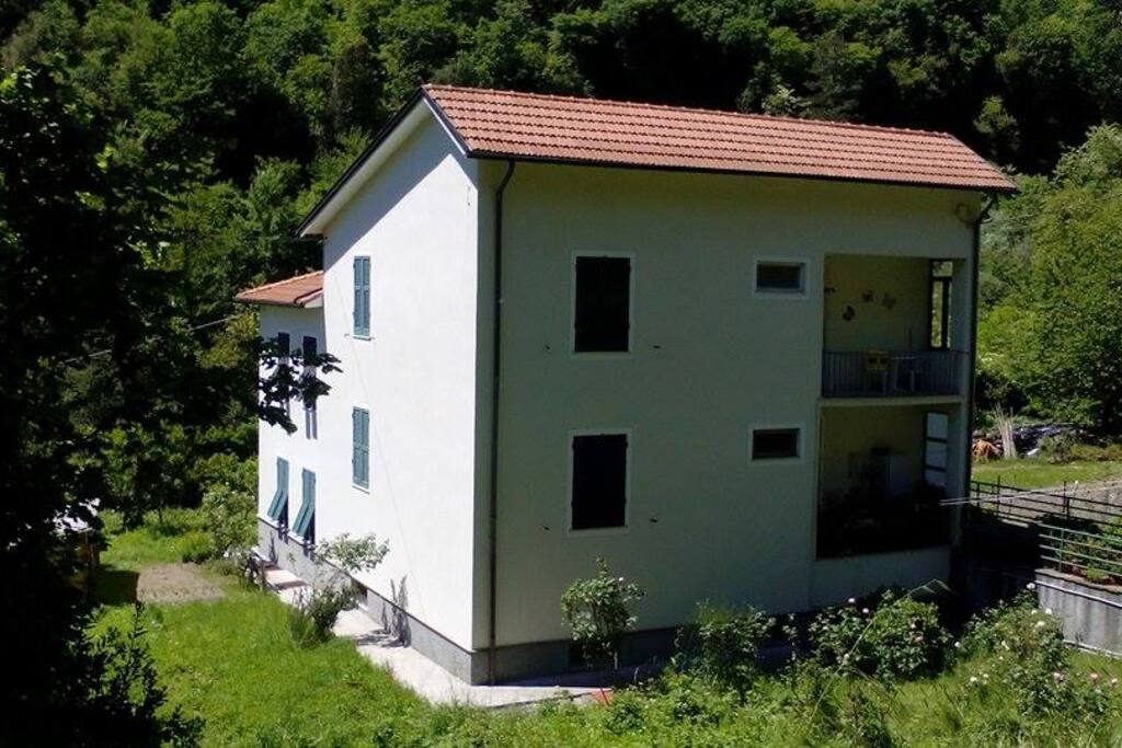 La casa (l'appartamento è al 2° piano)