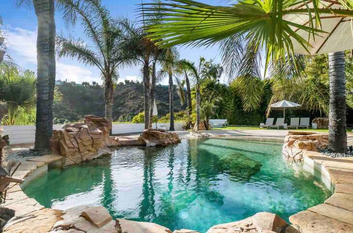 Peaceful Oasis in Laurel Canyon with Heated Pool gallery image 3