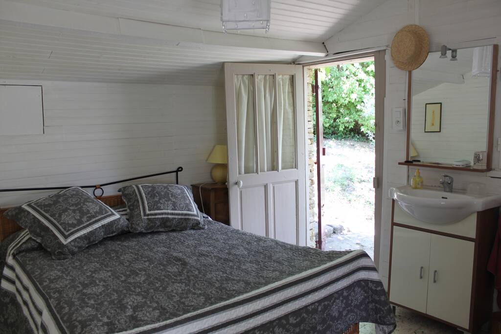 Lit double petit cabanon.