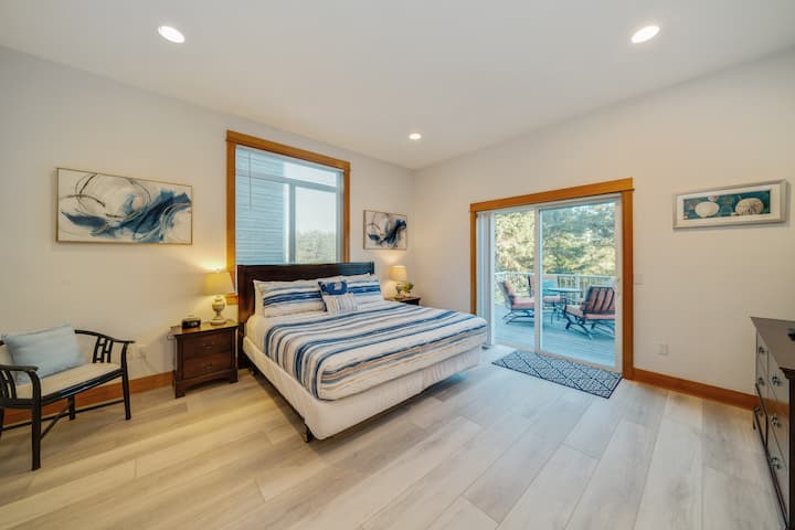 تحتوي غرفة النوم الثانية على سرير كبير وباحة. تقع غرفة النوم هذه في نفس الطابق مع غرفة المعيشة والمطبخ