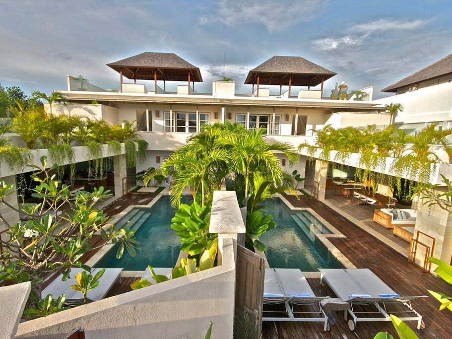We have 2 x 2 bedroom villas that can open up to form a large 4 bedroom villa