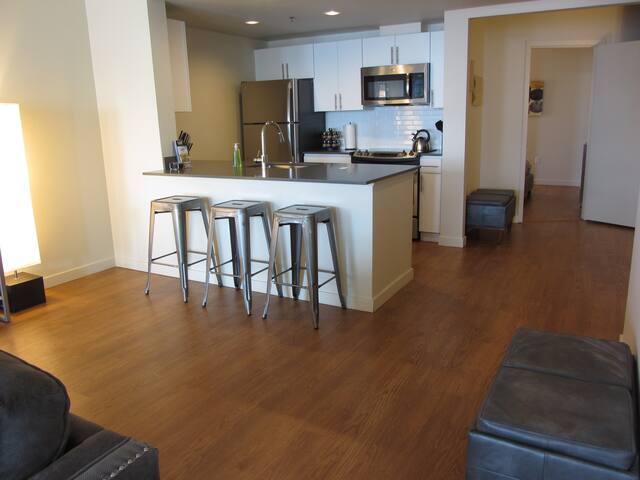 Harbor Steps~~A block to Pike Place! Water Views! gallery image 5