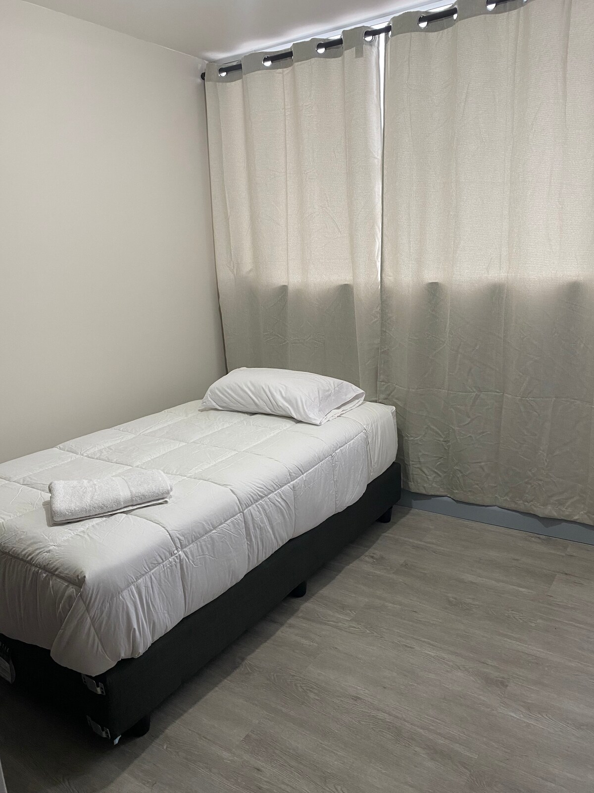 Soba za jednu osobu s ormarom 