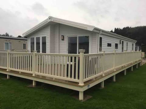 8 BIRTH LODGE ON CAYTON BAY HOLIDAY PARK