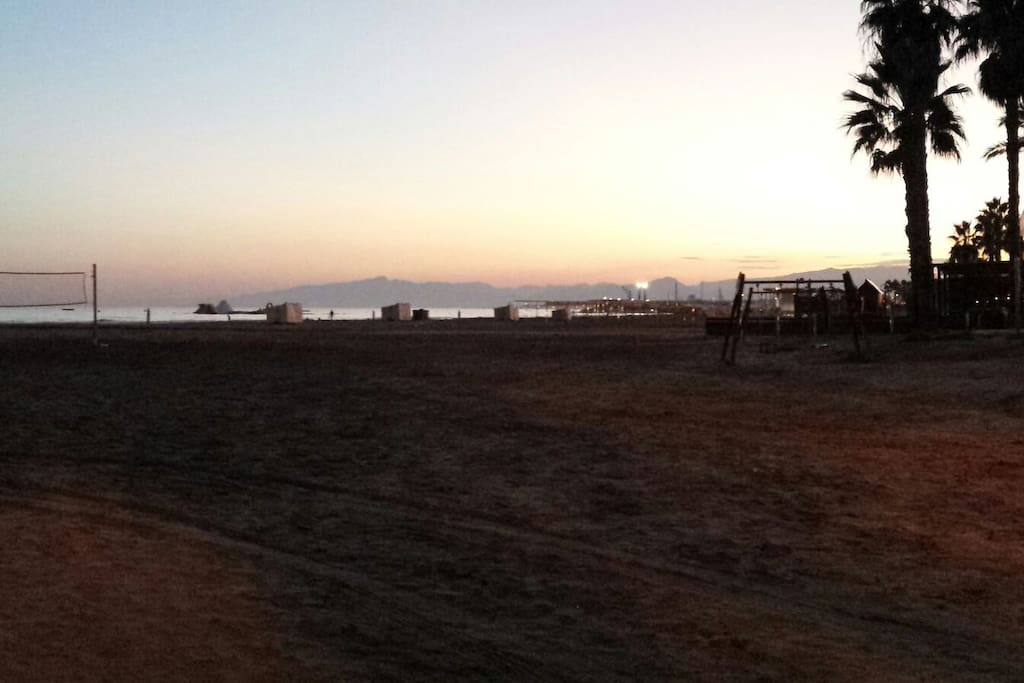 Campo Volley y paseo maritimo / Volley Pitch and beach walk