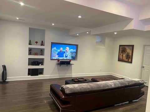 Successful Airbnb property: Charming Nest:Your Cozy Getaway! in Churchill Meadows