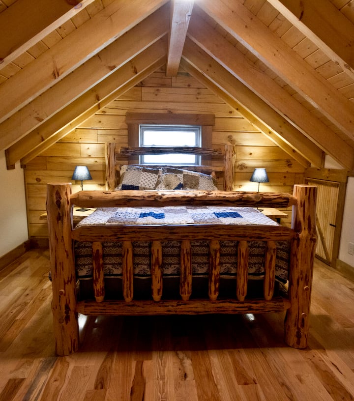 Camera da letto al piano superiore - #4 (queen-size con ventilatore a soffitto)