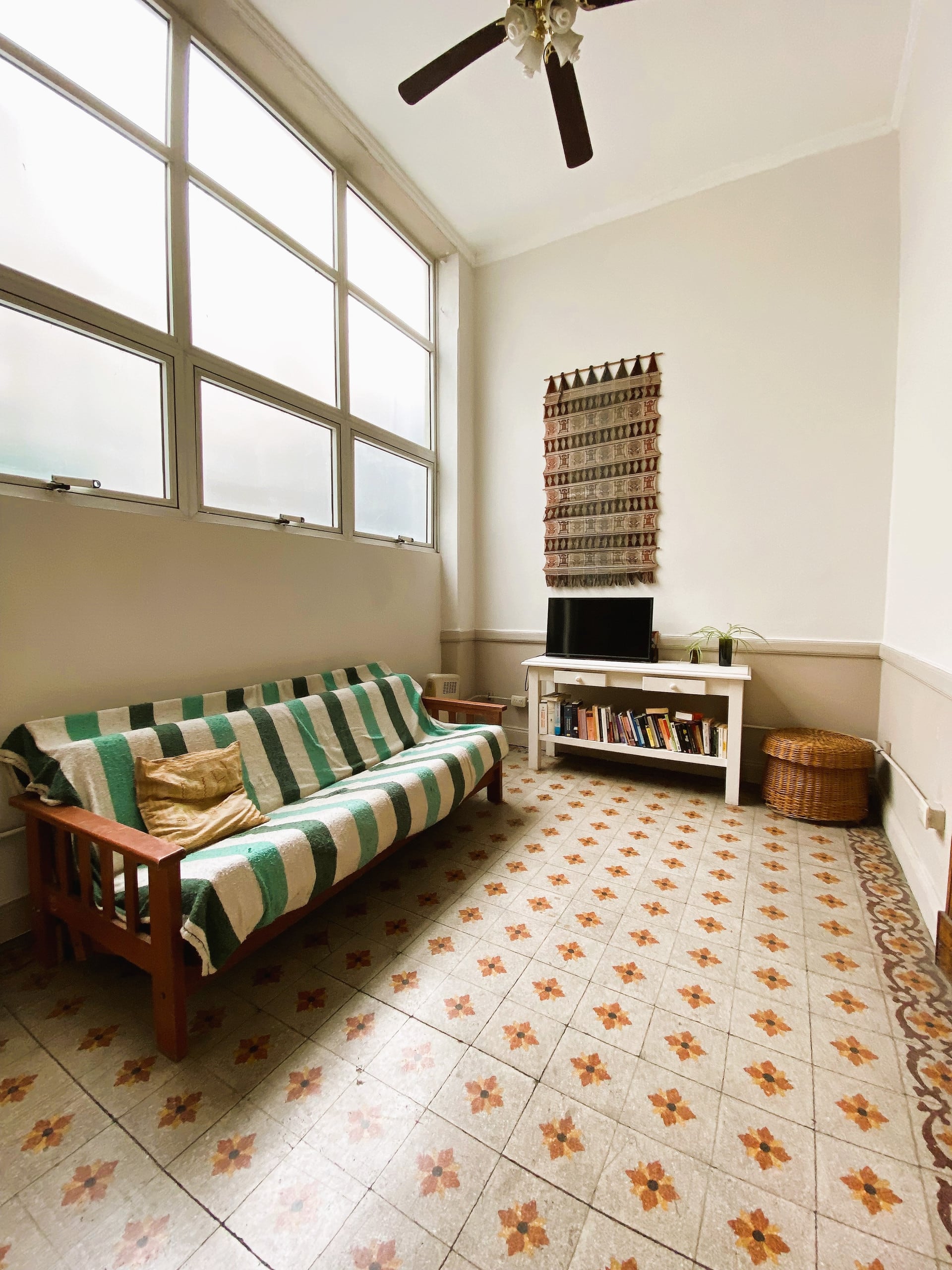 Habitación en casa con balcón en San Telmo