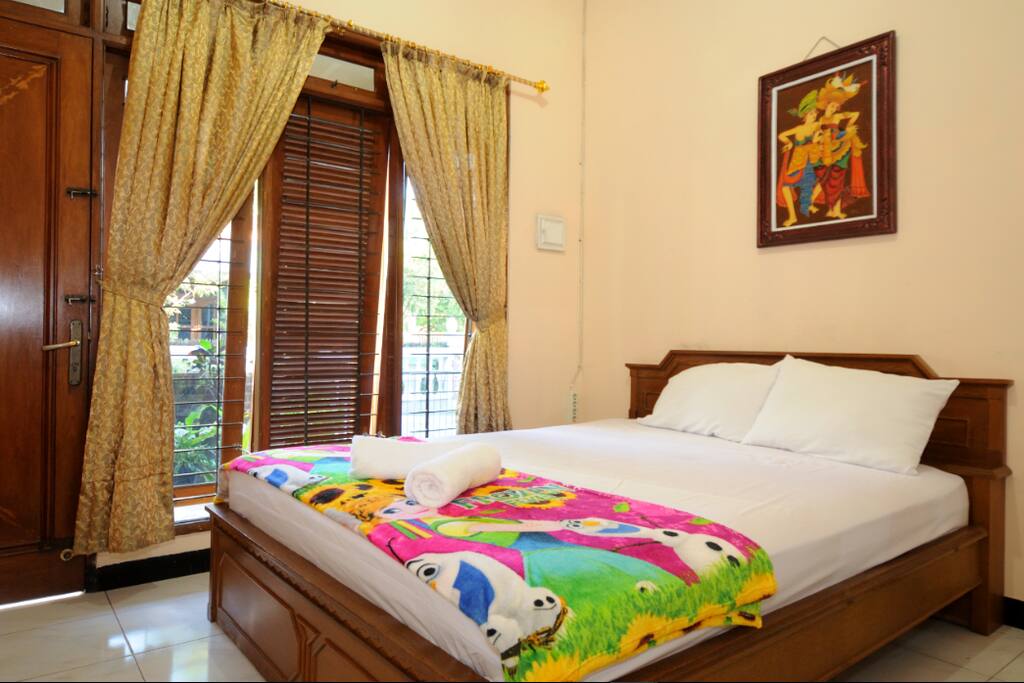 Main bedroom with direct access to garden and private entrance.