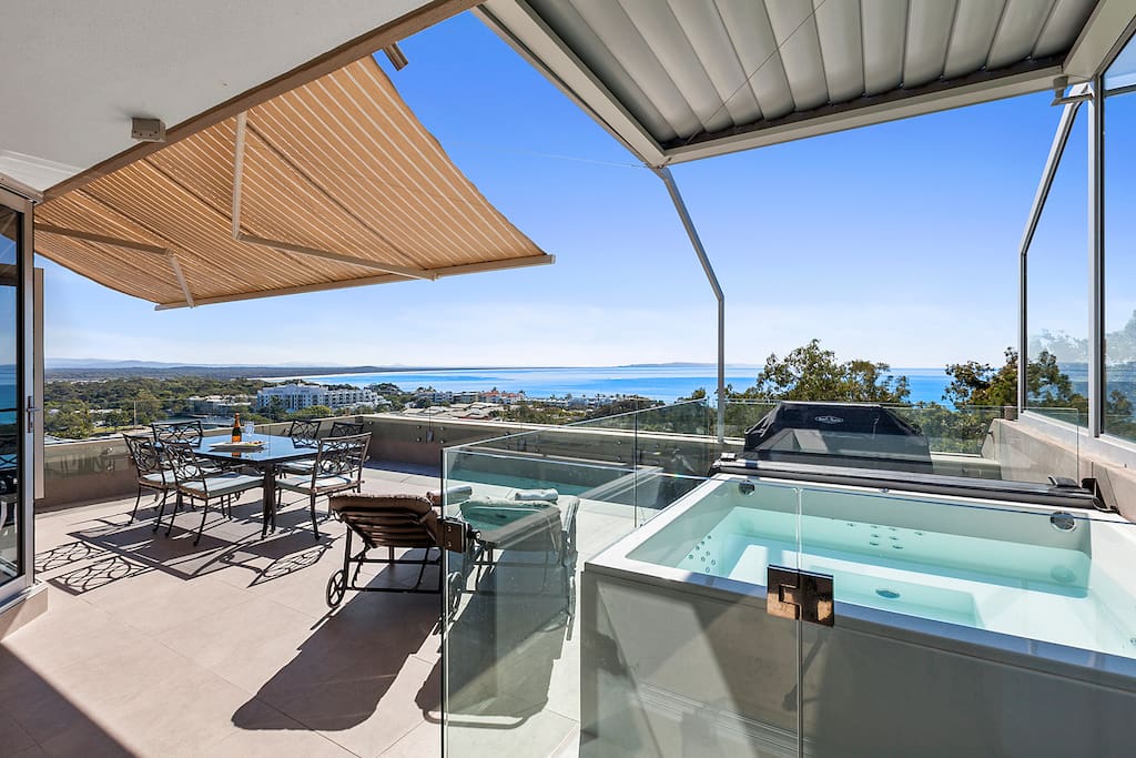 Large balcony with spa bath