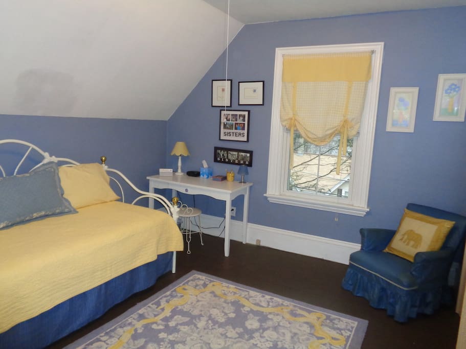 Room, set up with a single twin bed