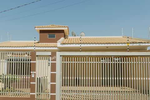 Spacious 3 Rooms Ideal for Family – 15 Min from Downtown